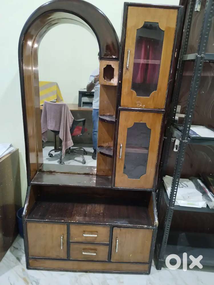 Dressing table