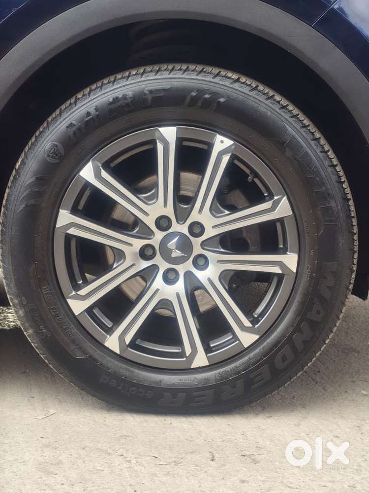 Mahindra Xuv700 2.2 Ax 7 Diesel At Str, 2022, Diesel