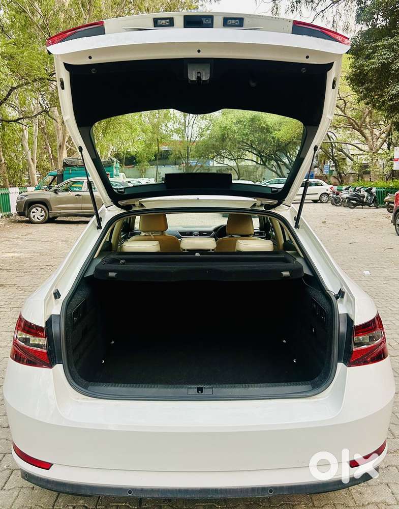 Skoda Superb Style 1.8 Tsi At, 2018, Petrol