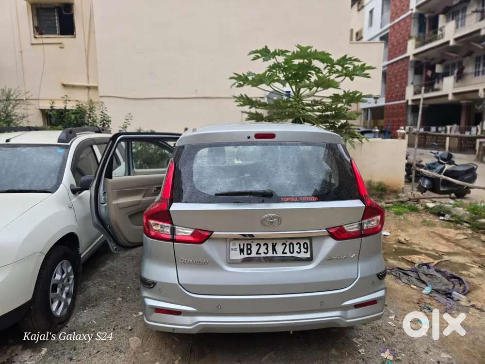 Toyota Rumion 2025 Petrol Well Maintained