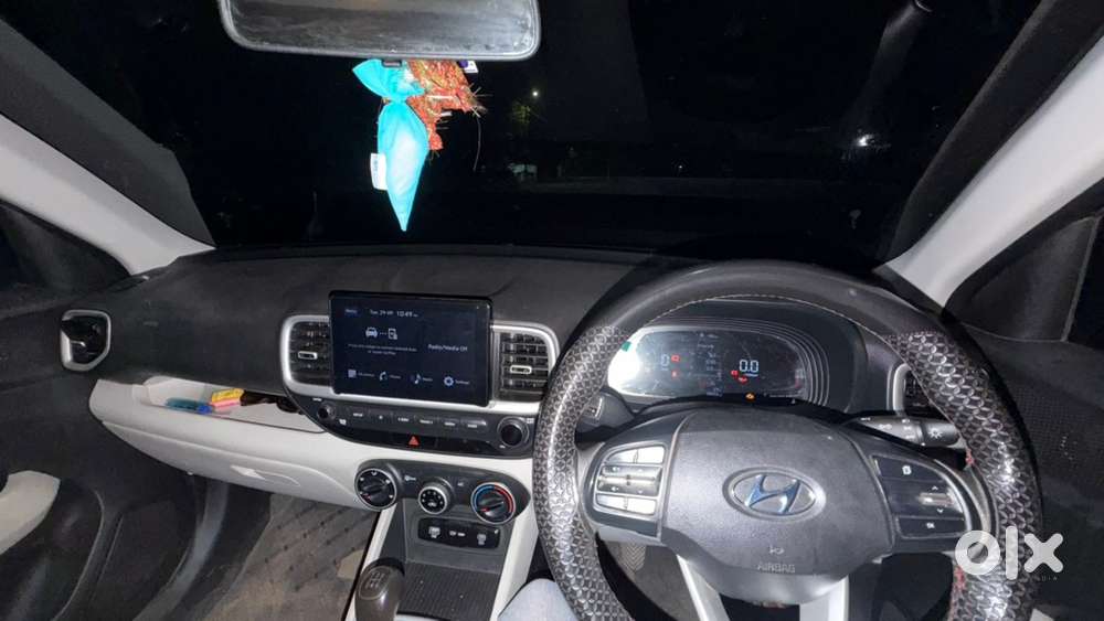 Hyundai Venue Petrol Manual 2023