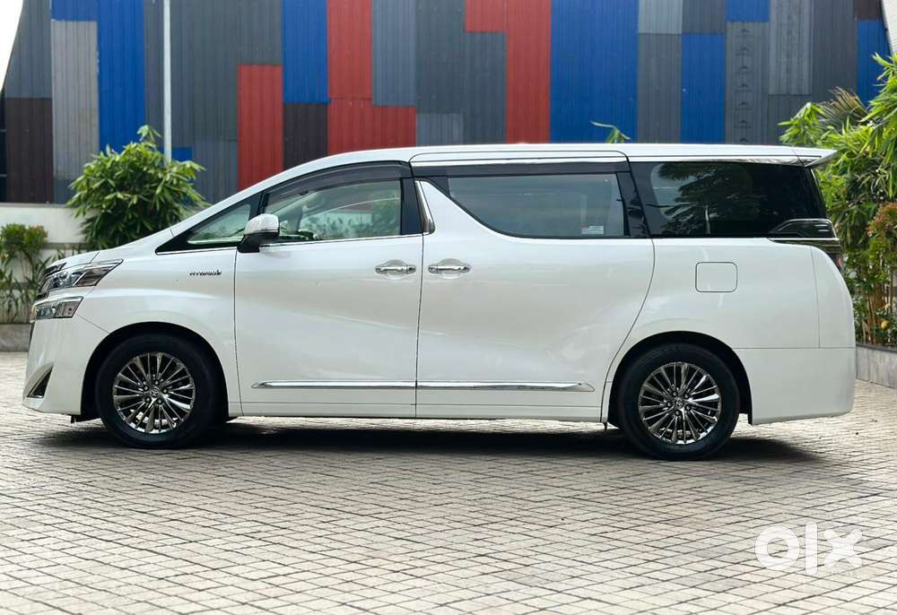 Toyota Vellfire 2.5 Executive Lounge, 2021, Petrol
