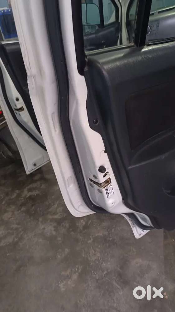 Good Condition All Pepar Complete Km 75839 With Record