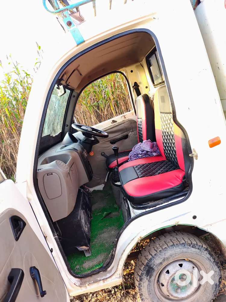 Mahindra Supro