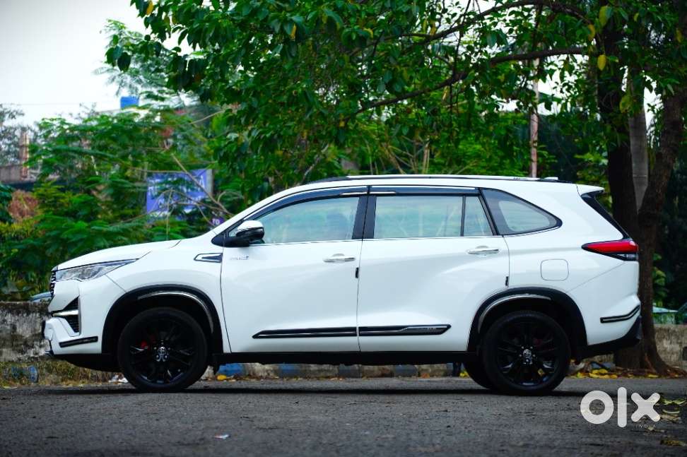 Toyota Innova Hycross 2.0 Zx Hybrid 7 Str, 2023, Petrol