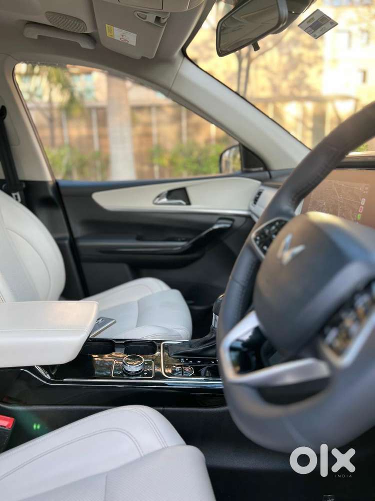 Mahindra Xuv700 2.0 Ax 7 Petrol At Luxury Pack Str, 2023, Petrol