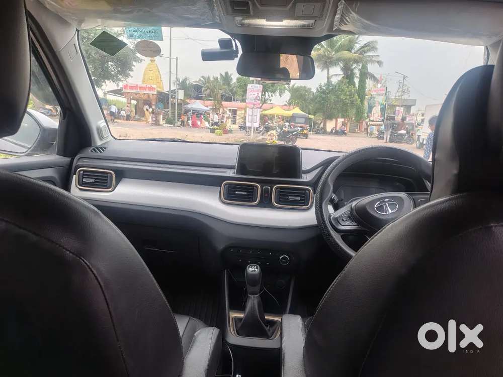 Punch Accomplished Dazzle Cng + Petrol  Sunroof & Manual  2023