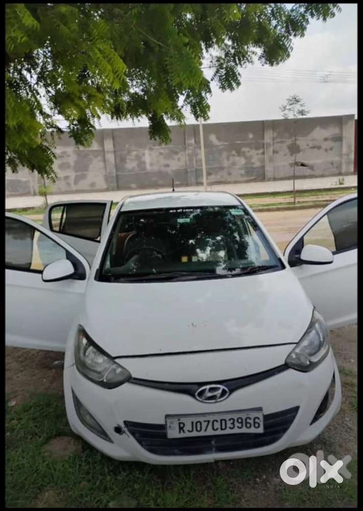 Hyundai Aura 2013 Diesel 130000 Km Driven