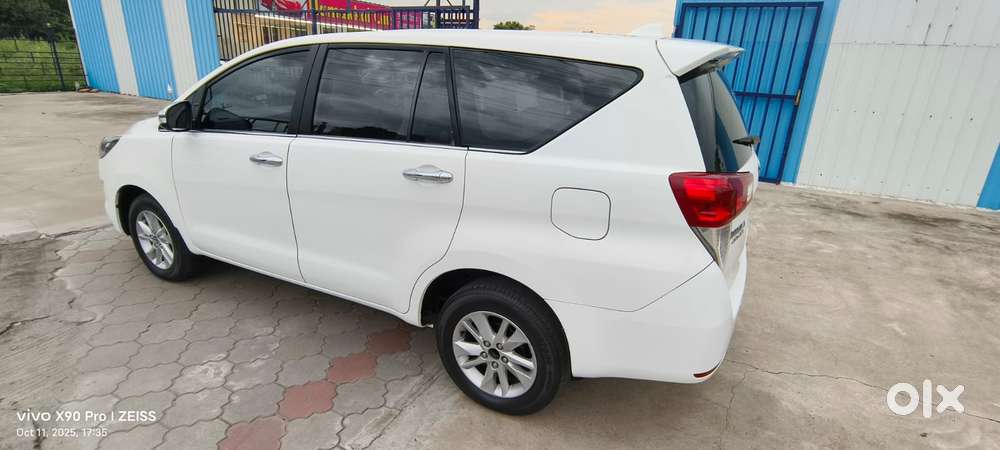 Toyota Innova Crysta 2.8z Automatic, 2016, Diesel