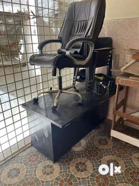 Second hand office online chair olx