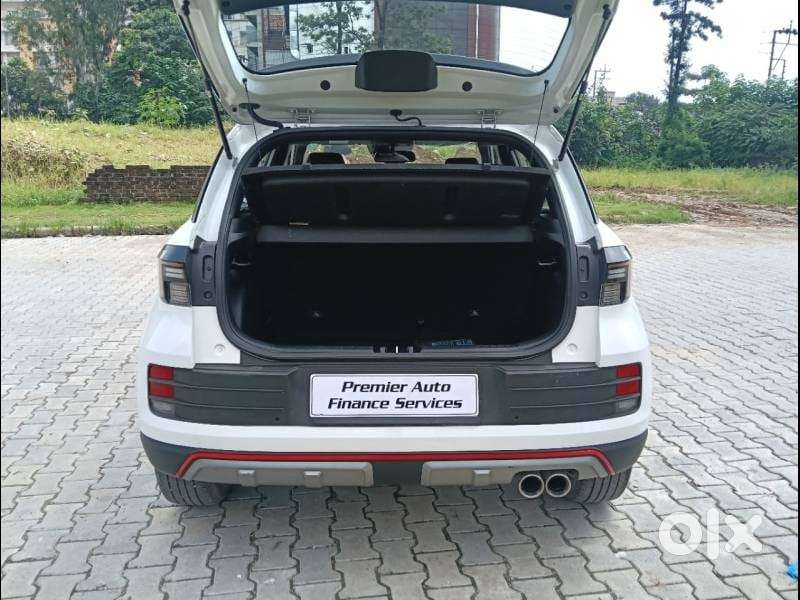 Hyundai Venue Sx(o) Knight Edition Mt, 2023, Petrol