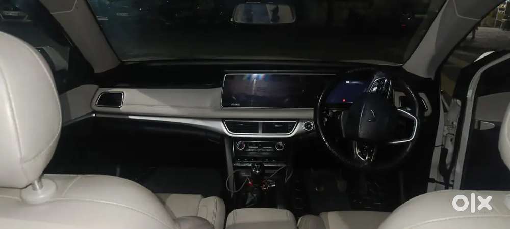 Mahindra Xuv700 2022 Petrol 89200 Km Driven