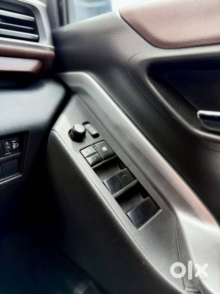 Toyota Innova Hycross 2.0 Vx Hybrid 8 Str, 2023, Petrol