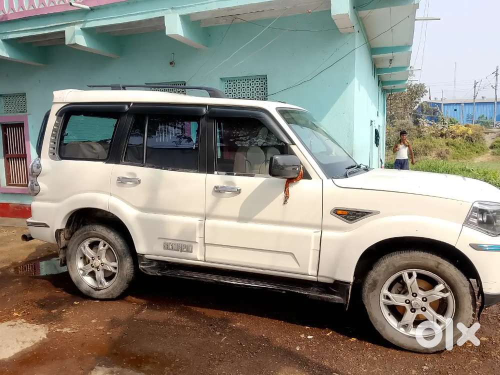 Mahindra Scorpio S10