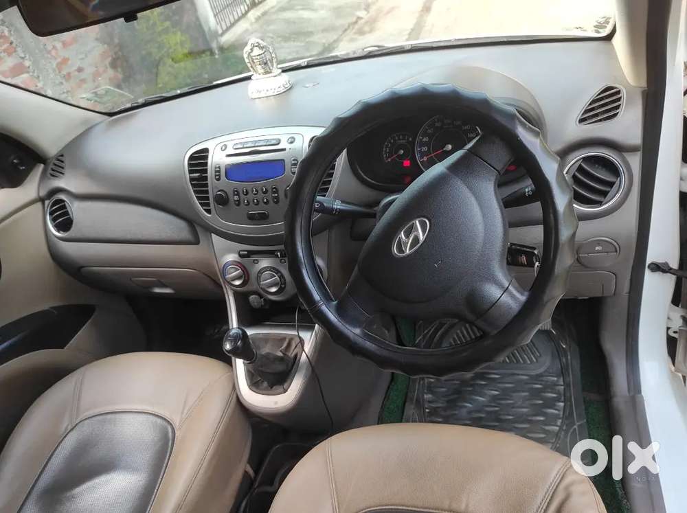 Hyundai I10 Sportz (2016) Petrol Showroom Condition Lady Owner .