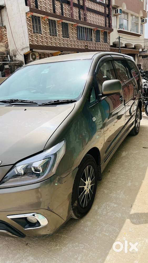 Excellent Condition Toyota Innova 2015 Diesel 83000 Km Driven