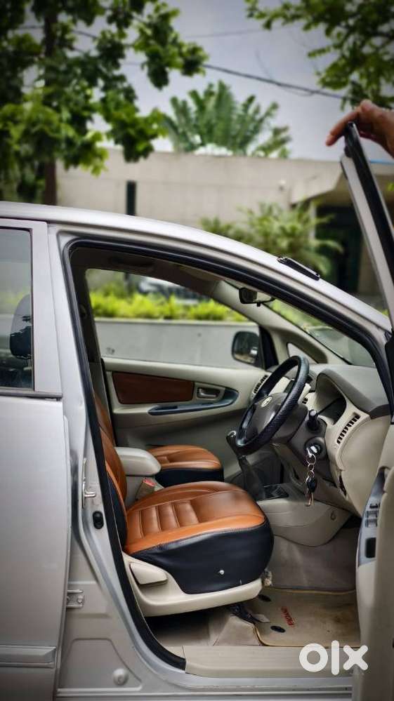 Toyota Innova 2.5 Gx (diesel) 8 Seater Bs Iv, 2014, Diesel