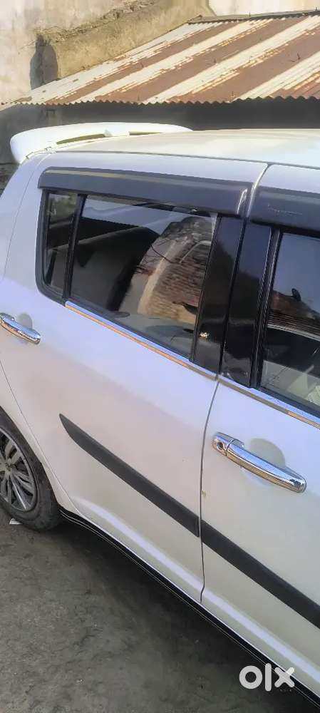 मेरी गाड़ी में कोही भी काम नही हे मुझे पैसे की जरूरत हे इस लिए बेचनाहे