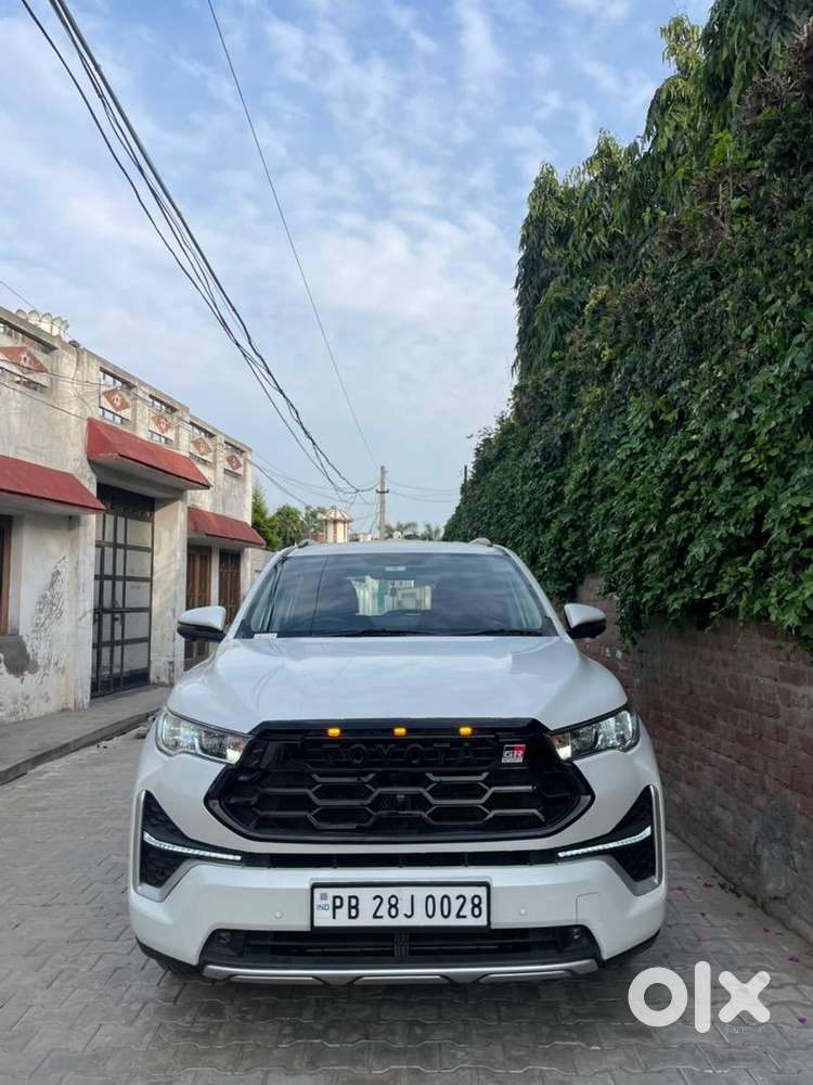 Nri Car Less Driven Only 14000 Km Only One Service In Company