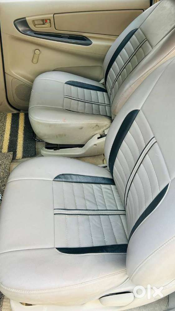 Toyota Innova 2009-2011 2.5 E 8 Str, 2010, Diesel