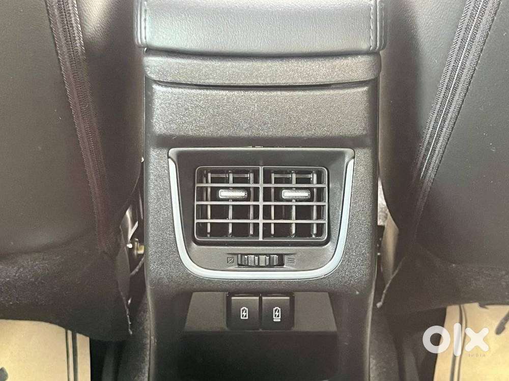 Maruti Suzuki Grand Vitara 1.5 Alpha Plus Intelligent Hybrid Ecvt, 2..