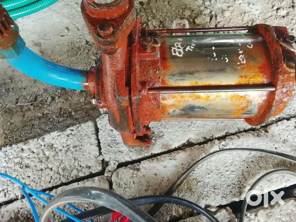 Motor and water pipe
