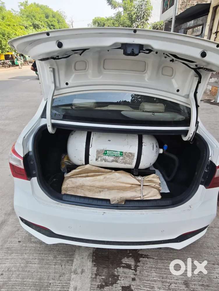Hyundai Xcent + Cng