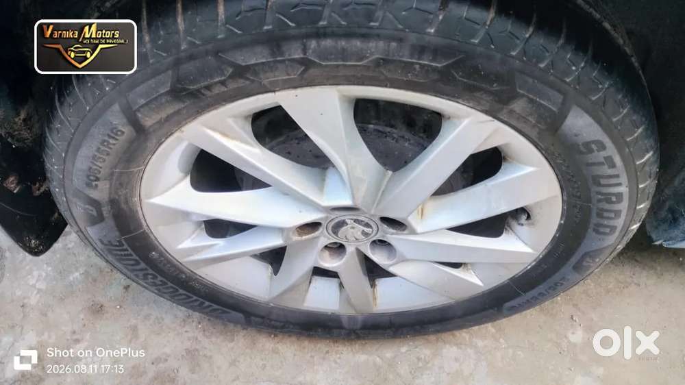 Skoda Slavia Ambition 1.0l Tsi At, 2022, Petrol