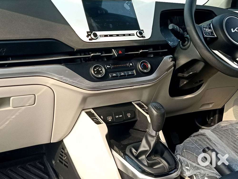 Kia Carens 1.5 Prestige 7 Str, 2023, Petrol