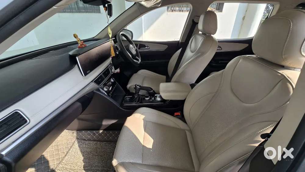 Mahindra Xuv700 Ax7 Mt Diesel White  55k Km  Loaded Features