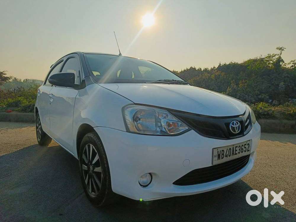 Toyota Etios Liva 1.2 V Dual Tone, 2016, Petrol