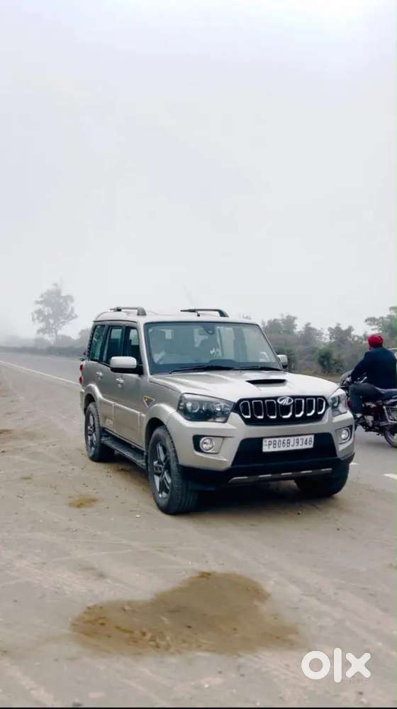 Mahindra Scorpio S10