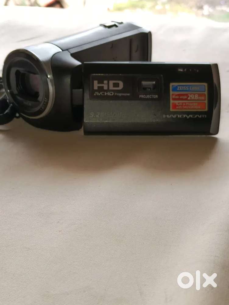 Sony Handycam HD (9.2MP) with Built-in Projector & 54x Zoom