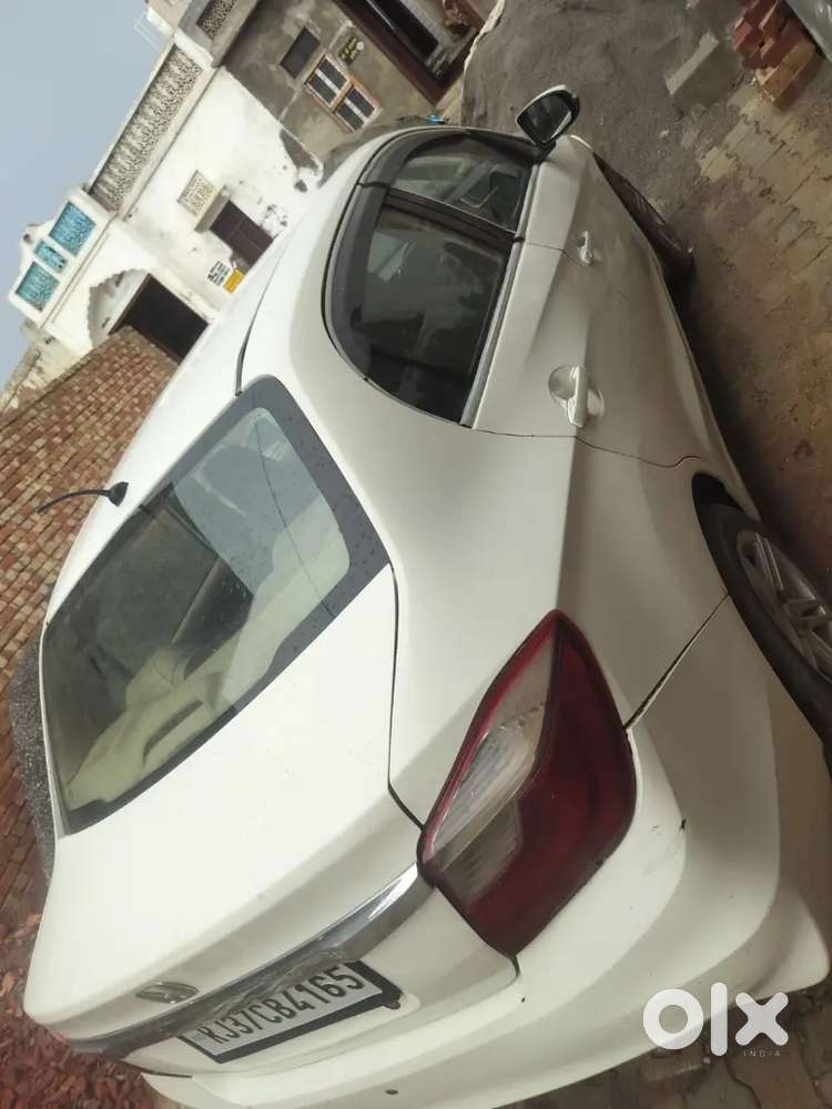 Kisi Bhai Ko Car Chiye To Contact Karo