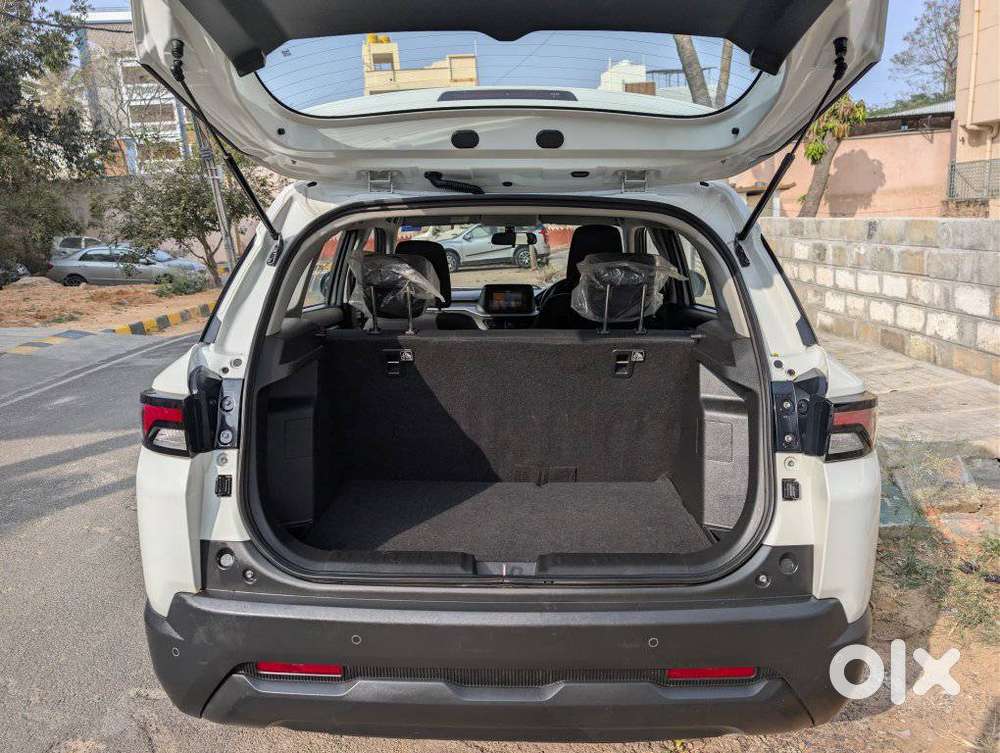 Maruti Suzuki Brezza 1.5 Vxi Smart Hybrid, 2023, Petrol