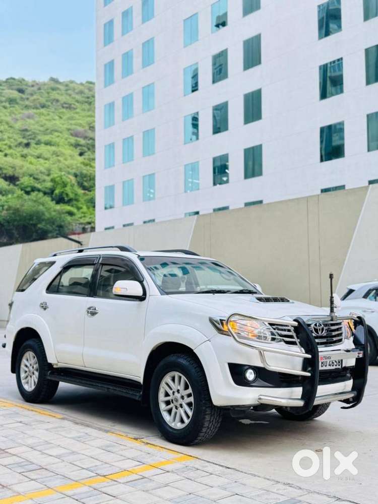 Toyota Fortuner 4x2 Manual, 2013, Diesel