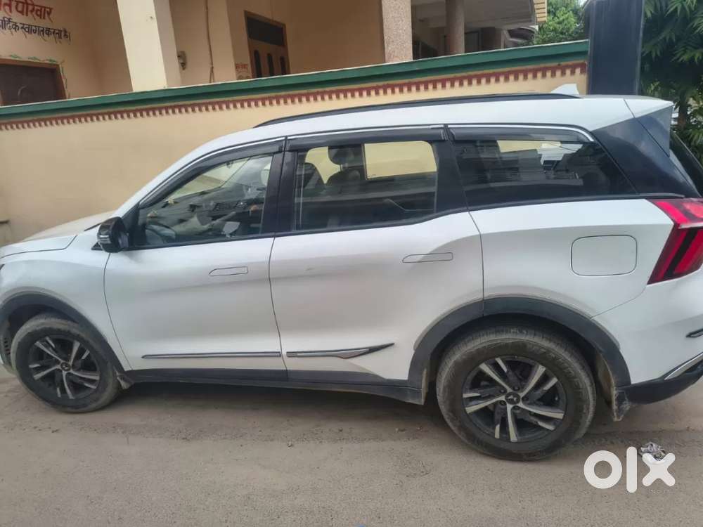 Mahindra Xuv700 2.0 Mx Petrol Mt 5 Str, 2022, Petrol