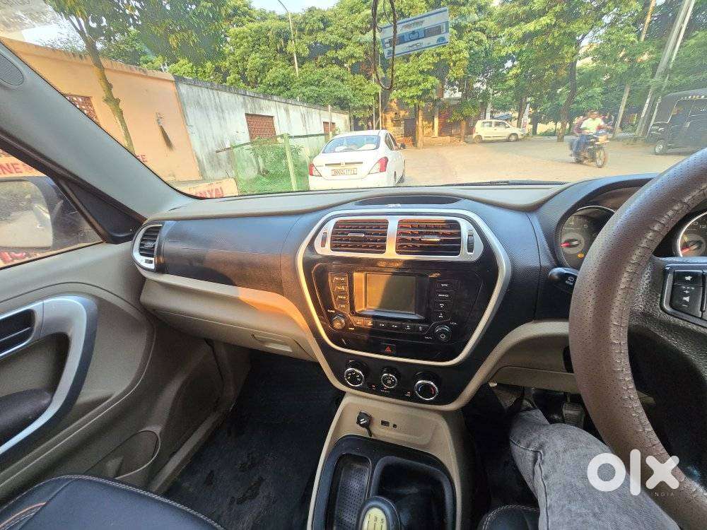 Mahindra Tuv 300 Mhawk100 T8, 2018, Diesel