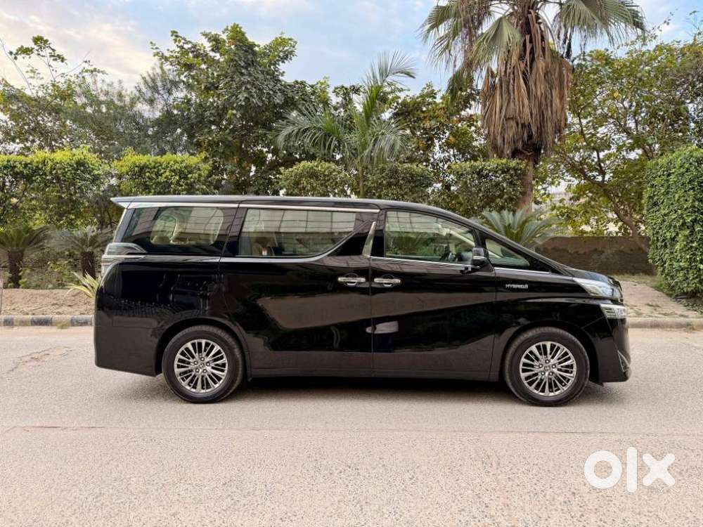 Toyota Vellfire Vip – Executive Lounge, 2023, Petrol