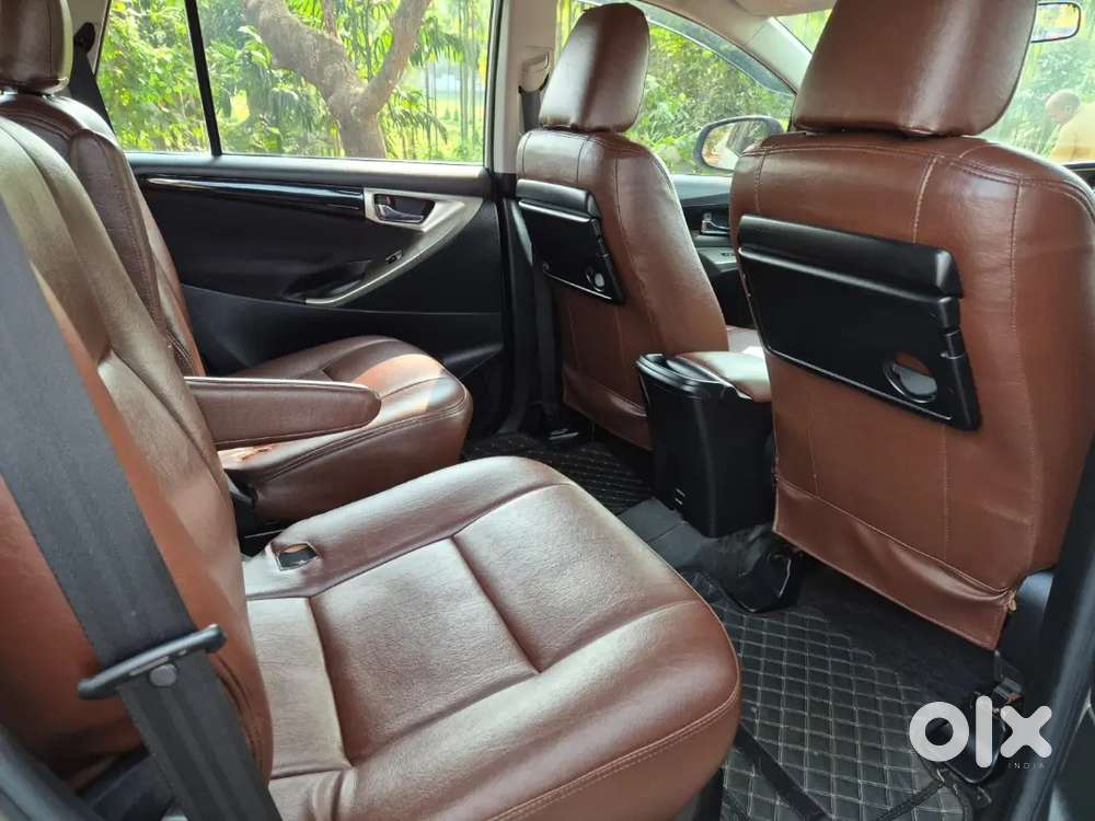 Toyota Innova Crysta 2017. V