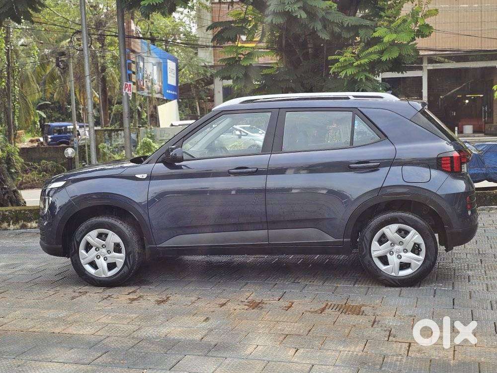 Hyundai Venue S 1.2 Petrol, 2022, Petrol