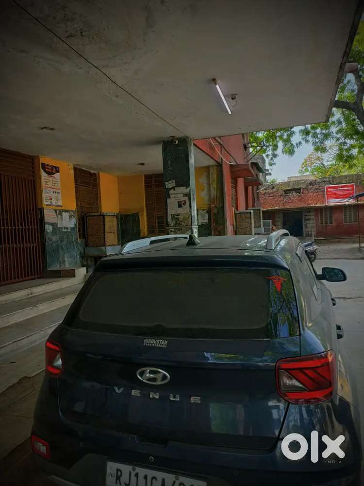 Hyundai Venue 2020 Petrol Well Maintained