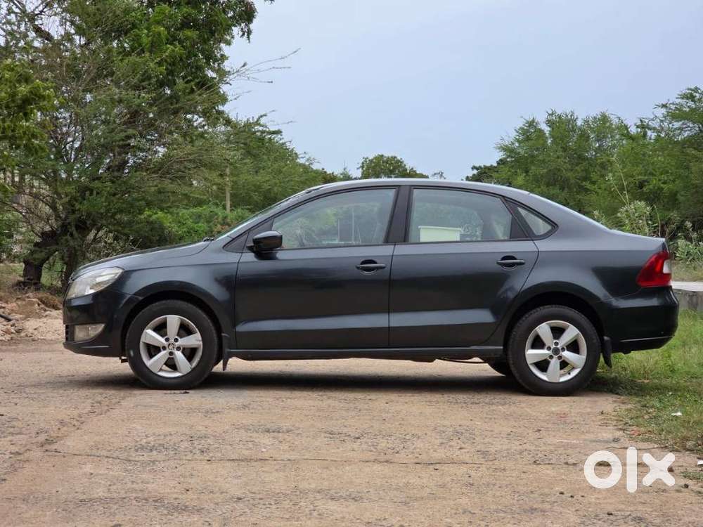 Skoda Rapid [ ] 1.6 Style Plus Mpi At, 2016, Petrol