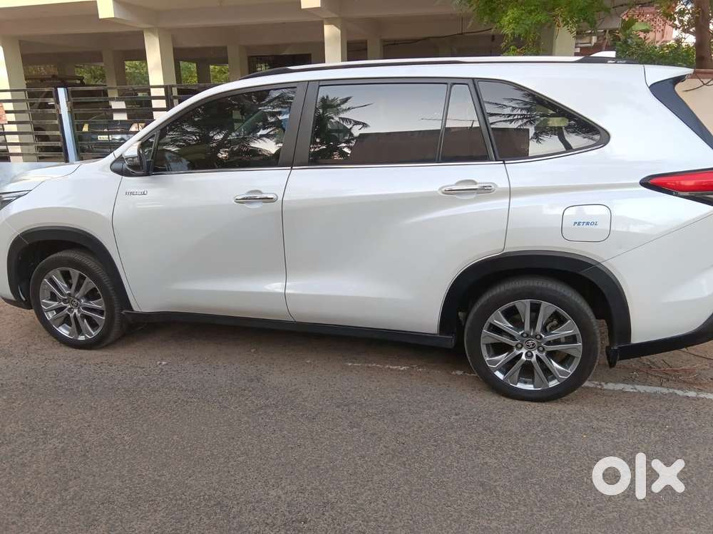 Toyota Innova Hycross 2.0 Zx Hybrid 7 Str, 2023, Petrol