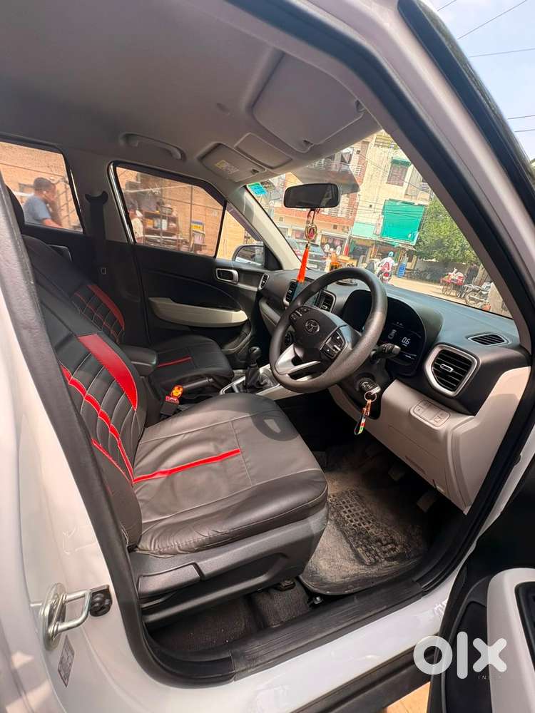Hyundai Venue 2025 Petrol Well Maintained