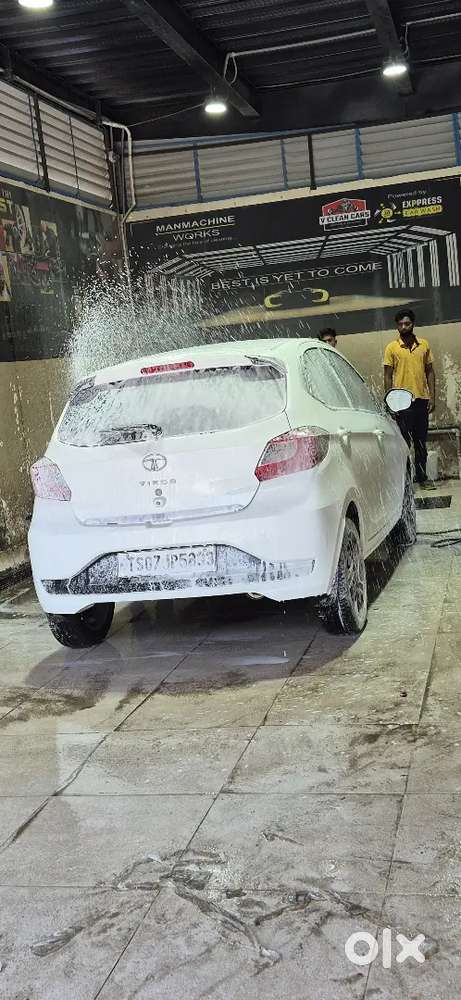 Top-end Xza Plus Amt With Premium Harman Touchscreen And Alloy Wheels
