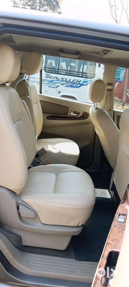 Toyota Innova 2.5 V 8 Str, 2014, Diesel