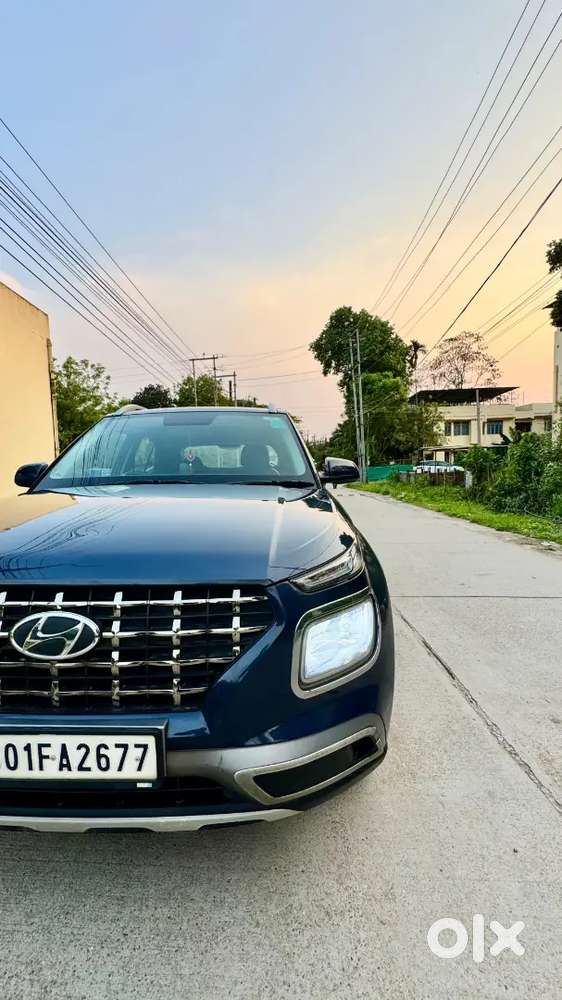 Hyundai Venue 2022 Petrol 65000 Km Driven