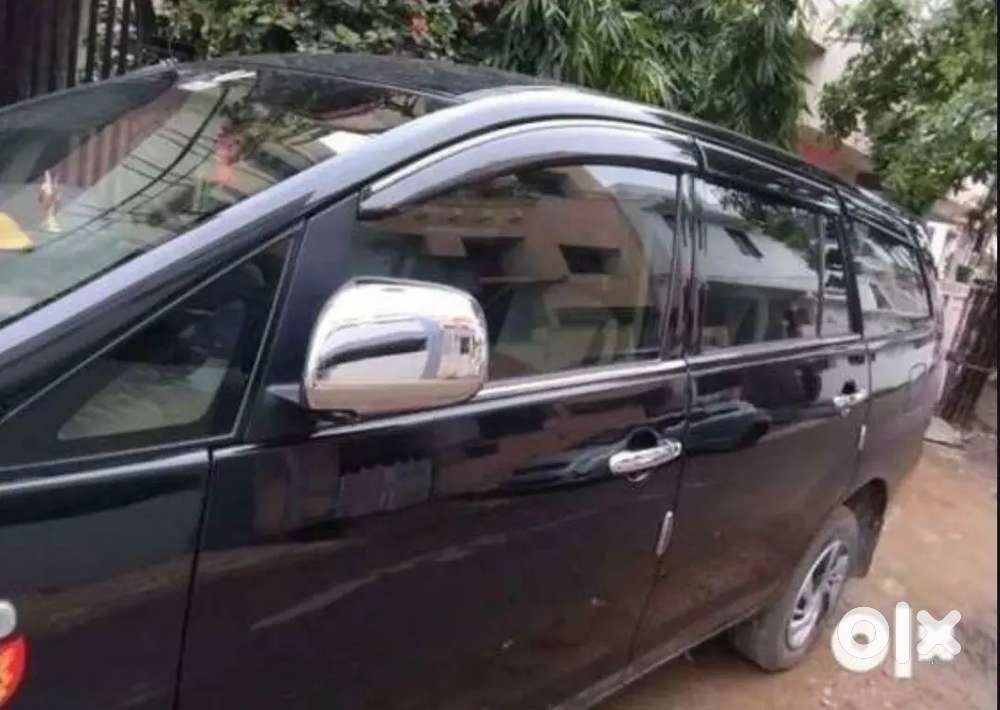 Black Colour Innova In Showroom Condition