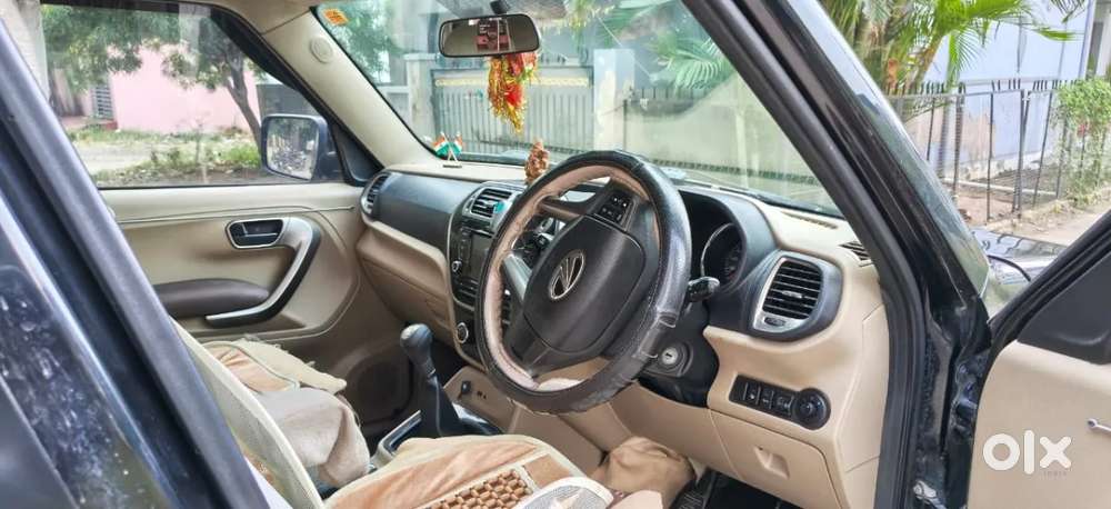 Mahindra Tuv 300 T10, 2019, Diesel